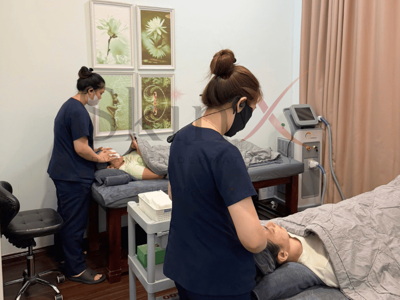 Lấy nhân mụn đúng cách giúp da giảm tổn thương